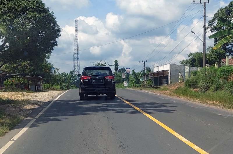 Warga Masyarakat Kendung Apresiasi Pengaspalan Jalan Poros Desa (BKD) Tahap I dan Tahap II