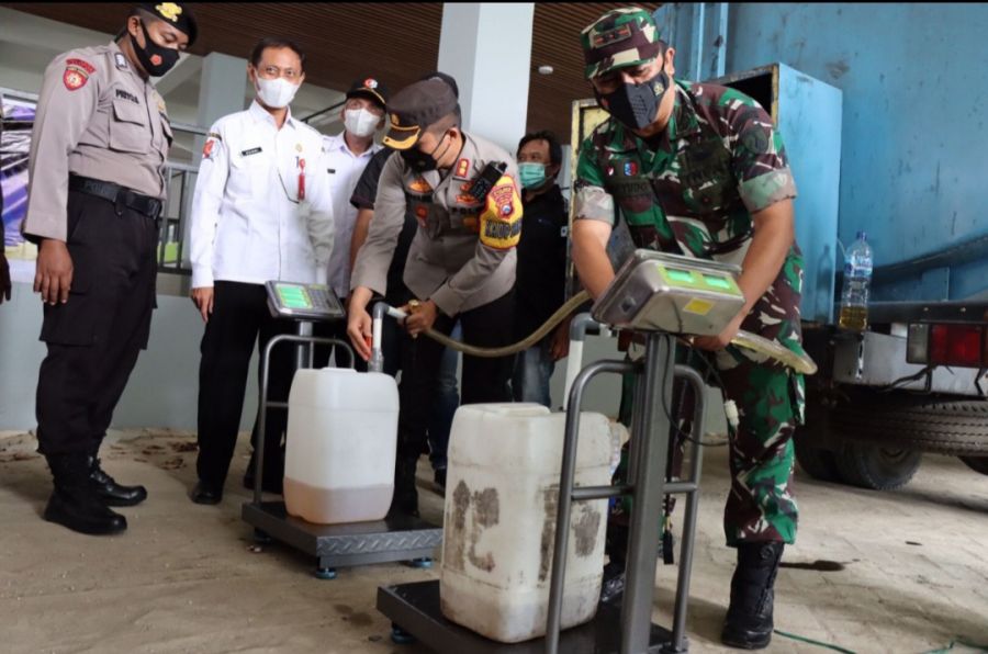 Pemkab Bersama Kapolres dan Dandim  0813 Bojonegoro Pantau Distribusi Minyak Goreng