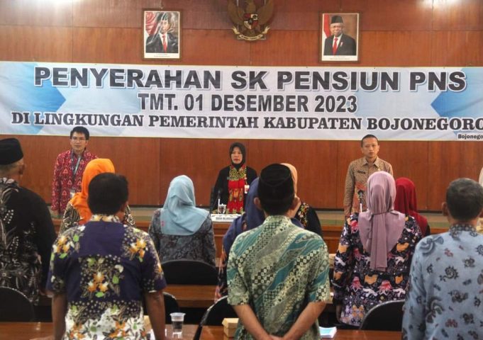 40 PNS di Lingkup Pemkab Bojonegoro Terima SK Purna Tugas