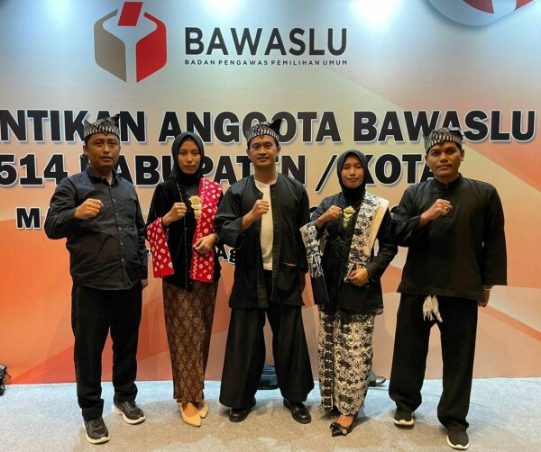 5 Anggota Bawaslu Bojonegoro Resmi Dilantik, Siap Maksimalkan Kinerja Jelang Pemilu 2024