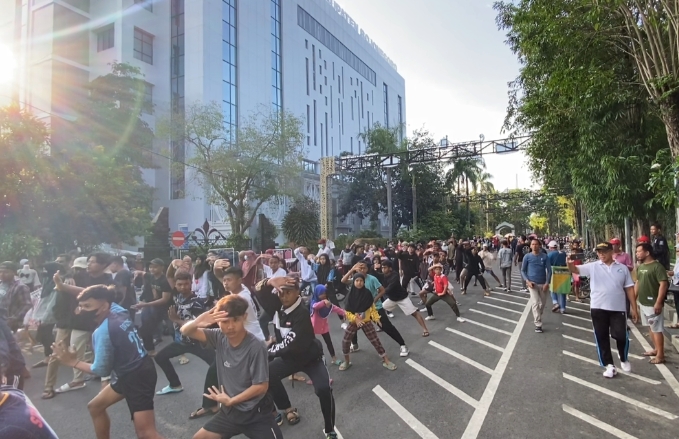 500 Pesilat Pamerkan Jurus Bersama Sama di CFD Alun- Alun Bojonegoro