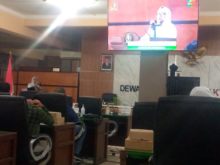 Rapat Paripurna, Bupati Bojonegoro Sampaikan Rencana APBD Tahun 2023 Kepada Fraksi-Fraksi di DPRD