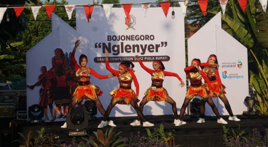 9 Tim Peserta Meriahkan Bojonegoro Nglenyer Dance Competition Sesi Pertama  