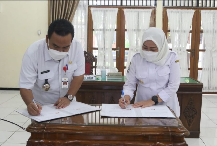 Acungi Jempo, Dua Orang Pimpinan Nomor Satu Kabupaten Tanda Tangani Hibah Lahan Jembatan TBB