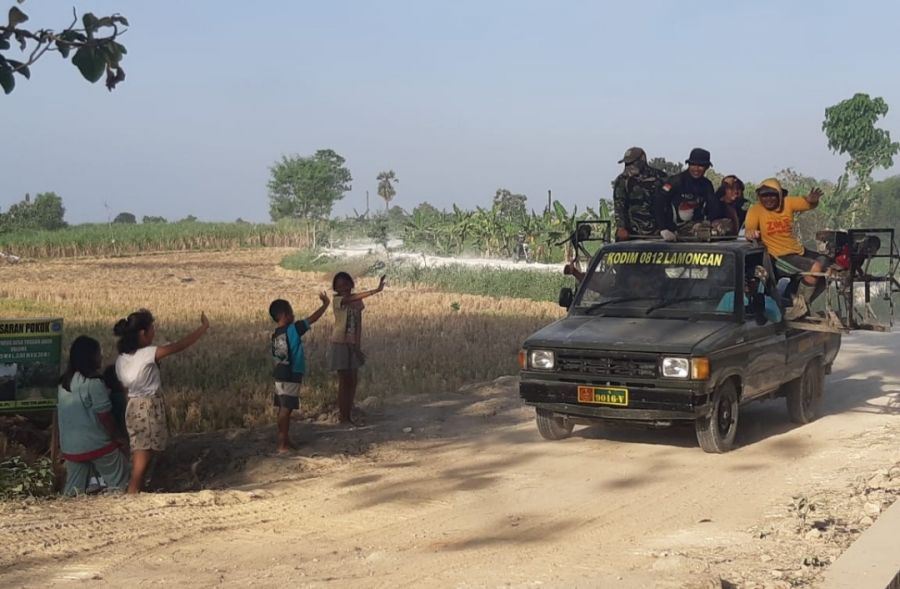 Adem Melihat Kebersamaan Warga Tunggunjagir dan TNI