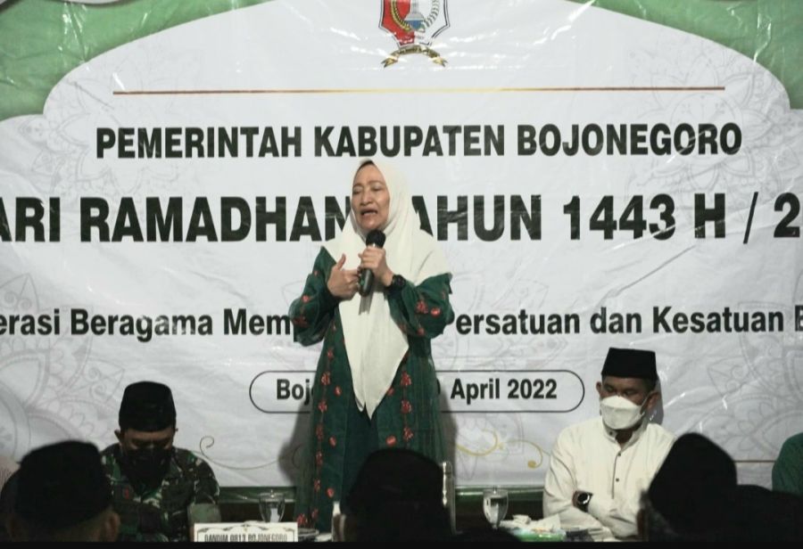 Akhir Ramadhan, Bupati Anna Blusukan Ke Dusun Tapal Batas Selatan Bojonegoro