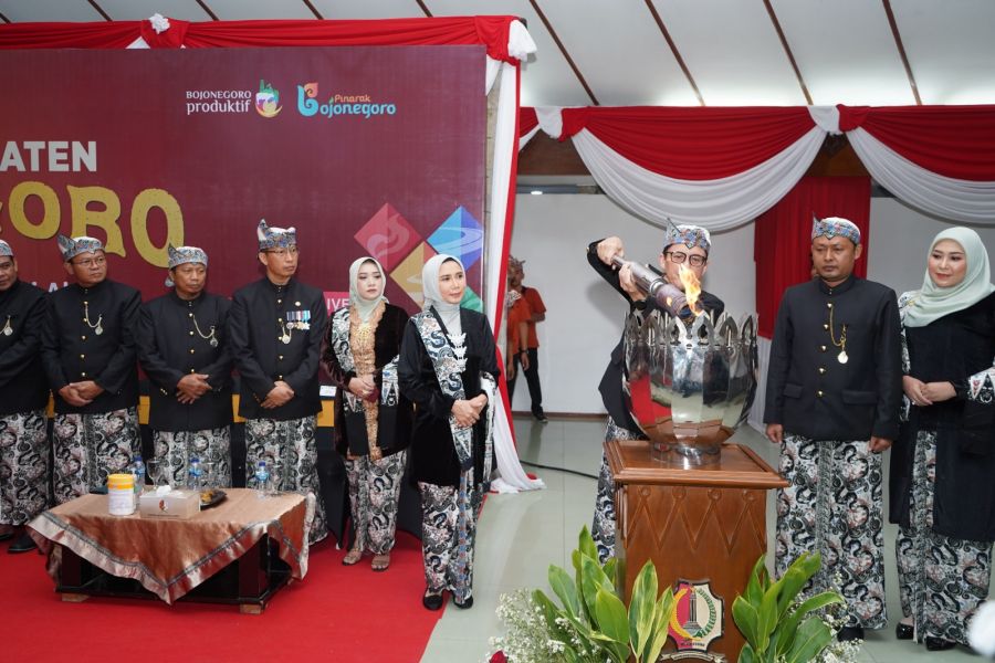 Aneka Gunungan Di Malam Grebeg Berkah Semarakkan HJB Ke-346 Bojonegoro