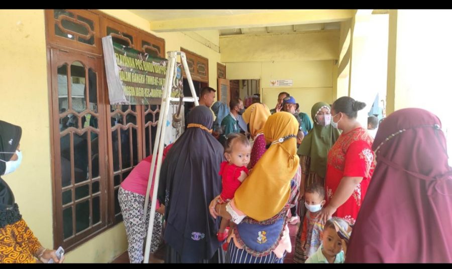 Anggota satgas TMMD ke 114 Turut Bantu Tim Medis dari Pukesmas Mantup dalam Melaksanakan Kegiatan