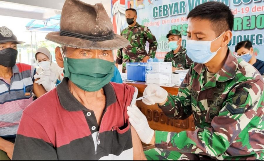 Antusias Lansia Tlogorejo Kepohbaru Ikuti Gebyar Vaksinasi Covid-19 Kodim Bojonegoro