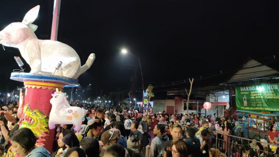 Antusias Warga Penuhi Thamrin Park Bojonegoro, Lihat Barongsai Sambil Kulineran  