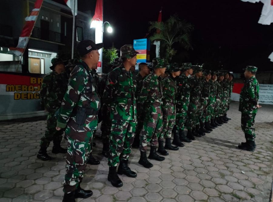 Apel Malam Hari Tingkatkan Komunikasi Satgas TMMD ke-114