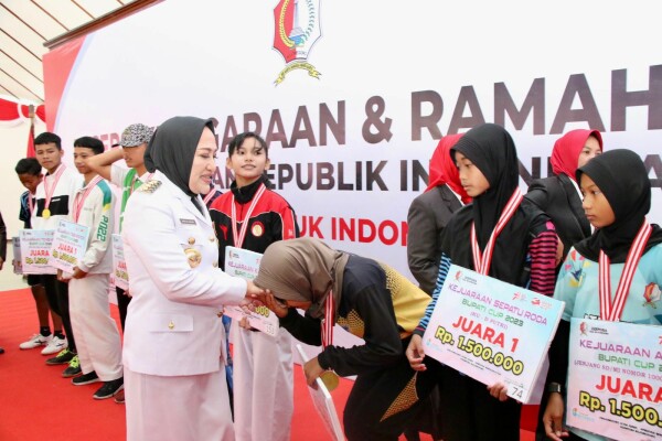Atlet Juara di Ajang Bupati Cup Bojonegoro 2023 Dapat Hadiah Tambahan