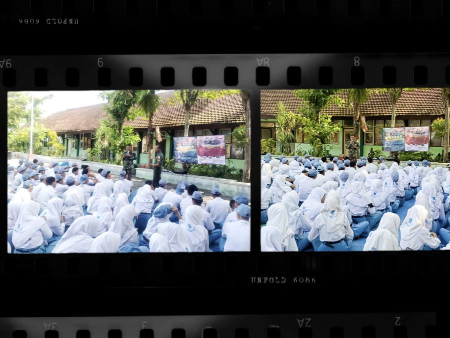 Babinsa Balen Bojonegoro Datangi Sekolah Sosialisasikan Rekrutmen TNI Angkatan Darat