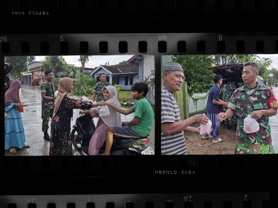 Babinsa dan Persit Koramil Kedewan Bojonegoro Bagikan Takjil Gratis