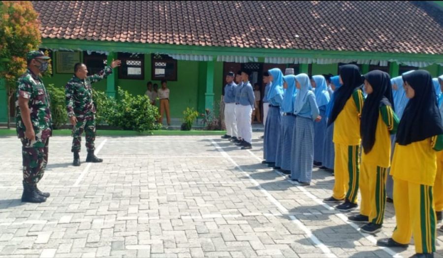 Babinsa Kodim 0813 Bojonegoro Gelorakan Semangat Kebangsaan terhadap Generasi Muda