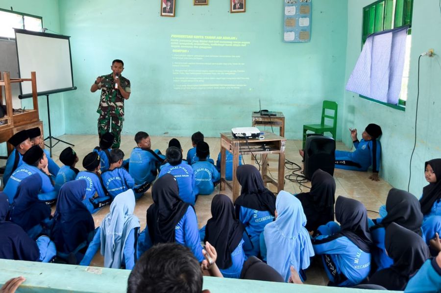 Babinsa Kodim 0813 Bojonegoro gencarkan Penguatan Bela Negara kalangan Pelajar