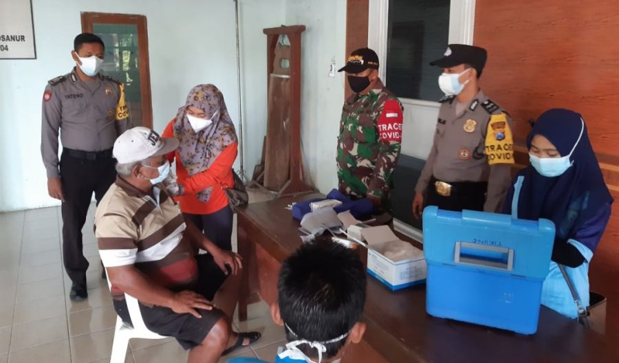 Babinsa koramil 0812/04 Tikung Dampingi Vaksin Penyandang Disabilitas dan ODGJ