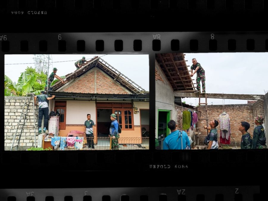 Babinsa Koramil 0813-01/Bojonegoro bantu Perbaiki Atap Rumah Warga