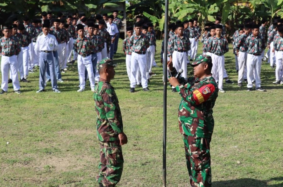 Babinsa Koramil 0813-09/Sumberrejo Beri Pelatihan Wasbang Santri Pondok Pesantren Darussalam