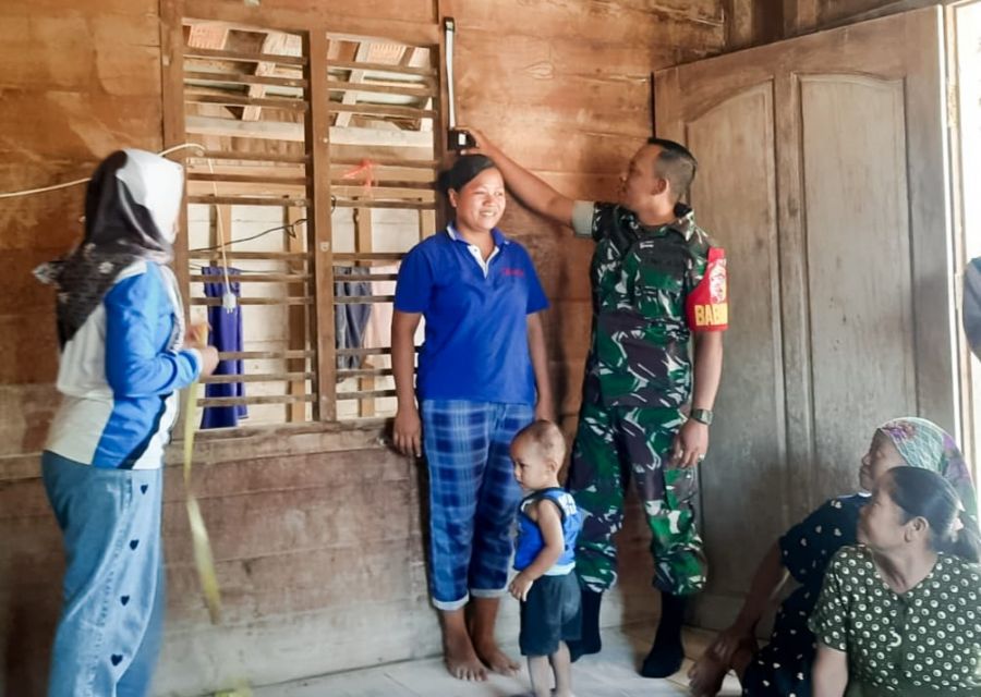 Babinsa Ngraho Kodim 0813 Bojonegoro Dampingi Kegiatan Posbindu Lansia dan PTM Diwilayah Binaan