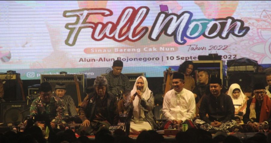 Berburu Berkah Sinau Bareng Cak Nun, Bupati Anna: Mari Menghayati Ilmu yang Diberikan