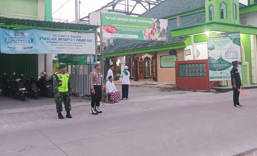 Berikan Rasa Nyaman, Personel Gabungan di Margomulyo Bojonegoro Lakukan Pengamanan Sholat Idul Adha
