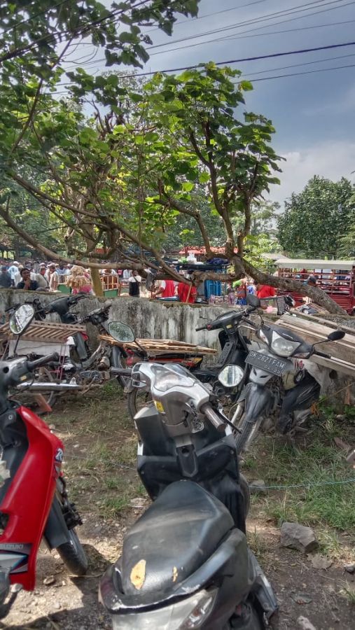 Suasana Pasar Kamis Balung Kulon Jember