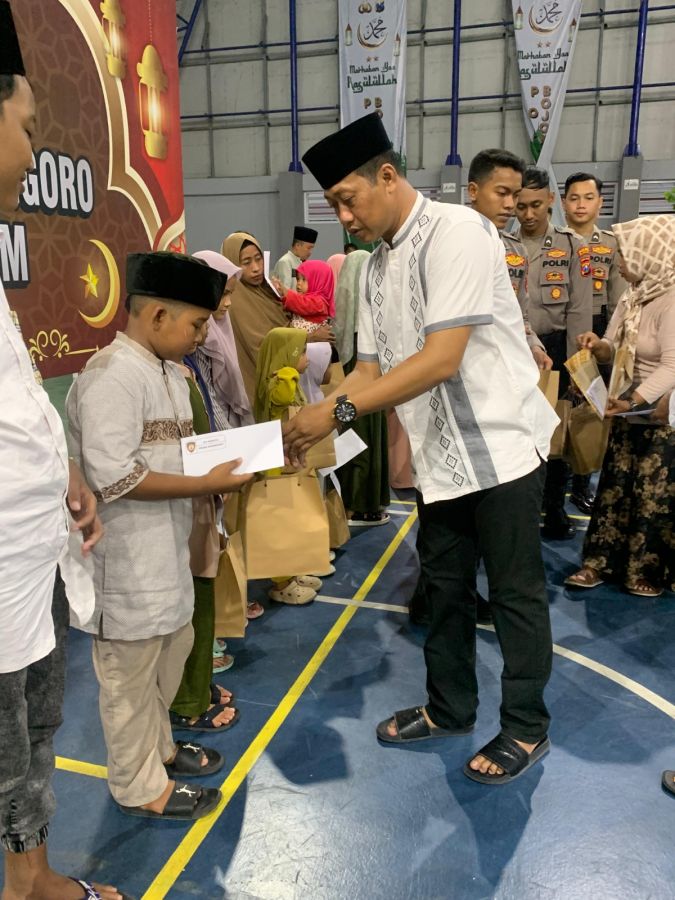Berkah Ramadhan, Giliran Sat Sabhara Gelar Bagi-bagi Takjil dan Santunan Anak Yatim