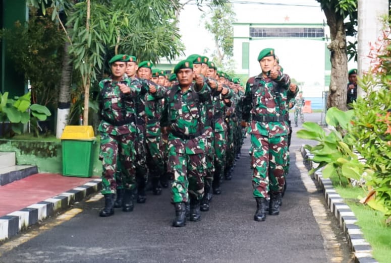 Bertingkat dan Berlanjut, Anggota Kodim 0813 Bojonegoro latihan Defile Pasukan