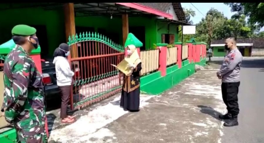 Bidan Desa Himbau Warga Yang Kontak Langsung Pasien Positif Covid-19 Agar Melaksanakan Isoma