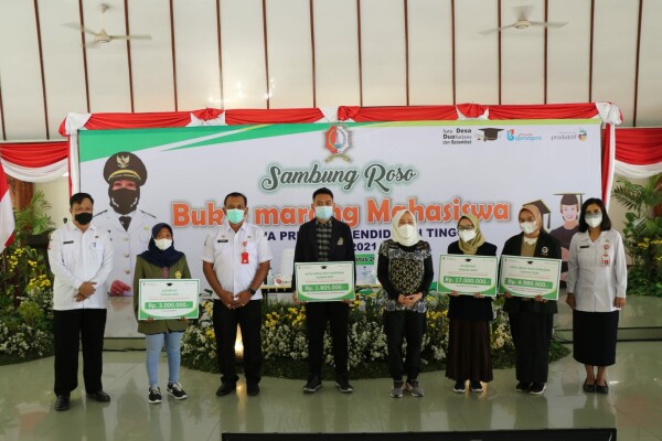 Bu’e Gelar Sambung Roso Marang Mahasiswa Bupati Anna Serahkan Beasiswa Pendidikan