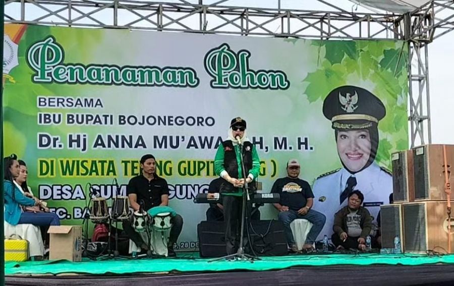 Bupati Anna Muawanah Adakan Giat Tanam Pohon di WTG Sumuragung Baureno Bojonegoro