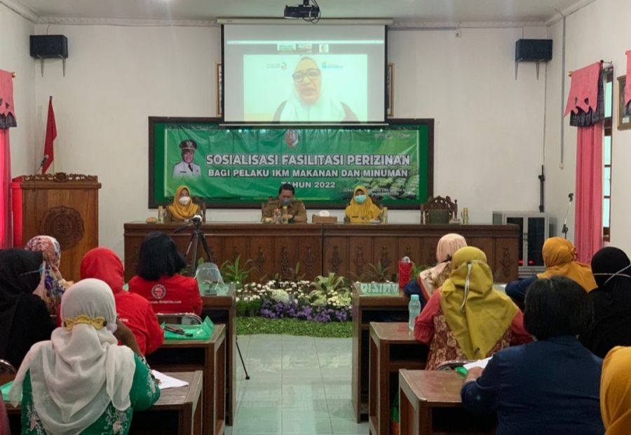 Bupati Anna Secara Daring Mendorong IKM Bojonegoro Terus Tingkatkan Kualitas Produk