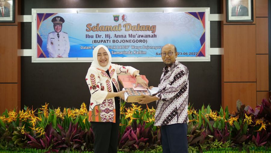 Bupati Anna Tilik Bateh Warga Bojonegoro di Samarinda
