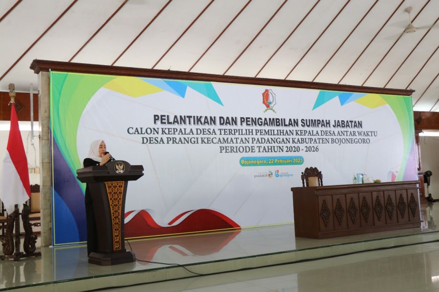 Bupati Bojonegoro Anna Mu'awanah Lantik Kades PAW Terpilih Desa Prangi