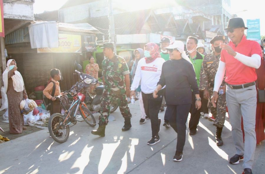 Bupati Bojonegoro Anna Mu'awanah Turun Sapa Warga, Meriahkan HUT Ke-77 Dengan Ikuti Jalan Santai
