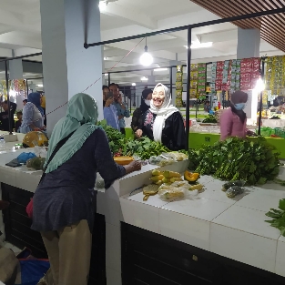 Bupati Bojonegoro Belanja ke Pasar dan Semua Pedagang Sambut Hangat
