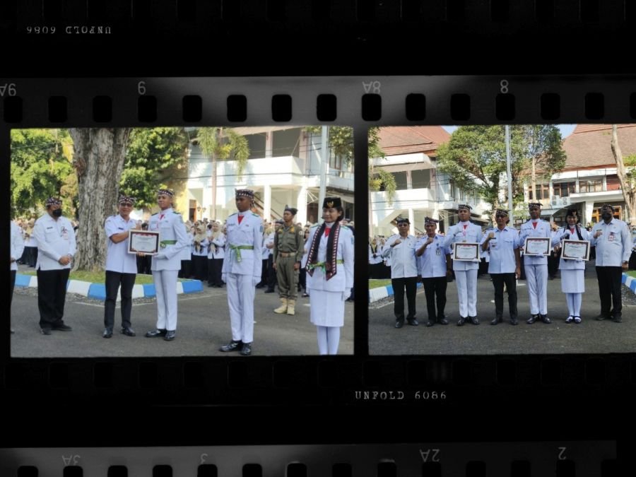 Bupati Bojonegoro Beri Penghargaan Tiga Siswa Berprestasi,
