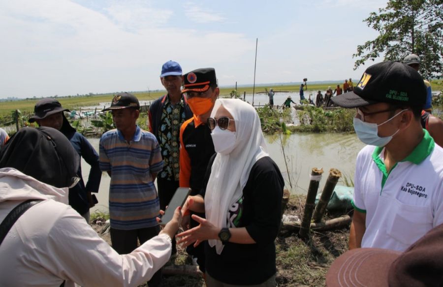 Bupati Bojonegoro Dengan Sigap Menindaklanjuti Jebolnya Tanggul Kali Ingas