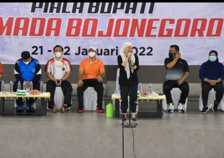 Bupati Bojonegoro Didampingi Dandim 0813 Buka Turnamen Bulutangkis