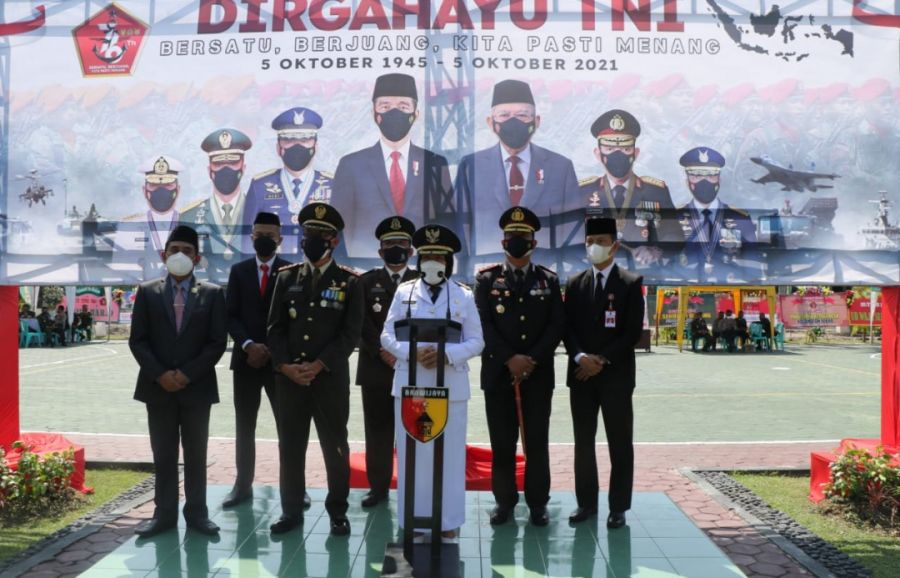 Bupati Bojonegoro Hadiri Upacara HUT Ke 76 TNI Di Kodim 0813.