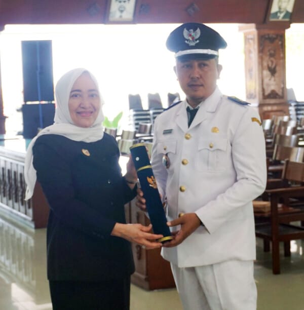 Bupati Bojonegoro Lantik Kades PAW Prangi Padangan, Minta Segera Lanjutkan Pembangunan 