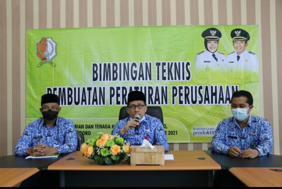 Bupati Bojonegoro Membuka Bimtek Pembuatan Peraturan Perusahaan