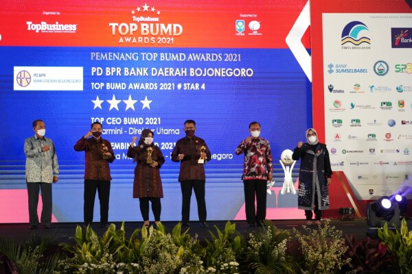 Bupati Bojonegoro Produktif Raih Penghargaan BUMD Award 2021 di Masa Pandemi