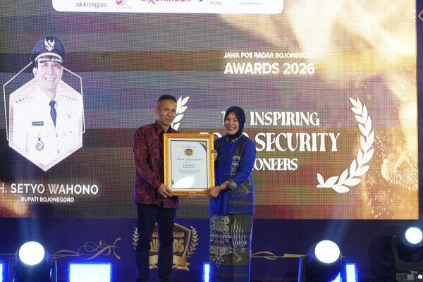 Bupati Bojonegoro Raih Penghargaan The Inspiring Food Security Pioneer