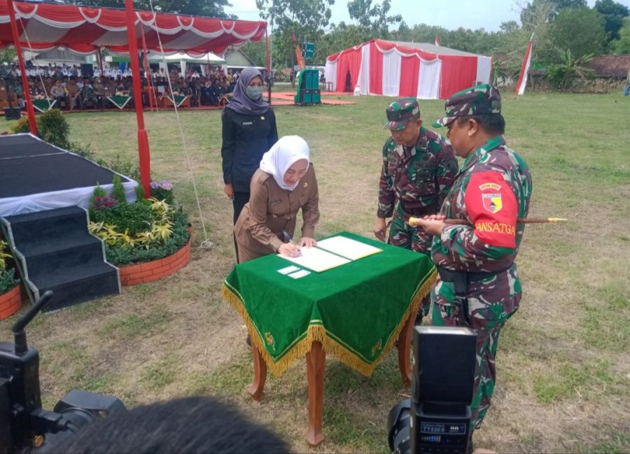 Bupati Bojonegoro Selaku Inspektur Upacara Pembukaan TMMD Ke 115 TA 2022