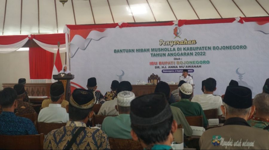 Bupati Bojonegoro Serahkan Bantuan Bagi 235 Musholla Tingkatkan Sarana Prasarana Ibadah