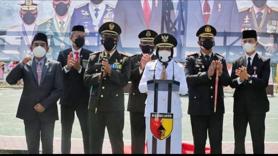 Bupati Bojonegoro Serahkan Penghargaan  Empat Pilar dalam HUT TNI Ke-76