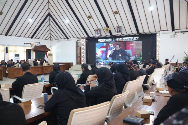 Bupati dan Wakil Bupati Bojonegoro Ikuti Secara Daring Talkshow