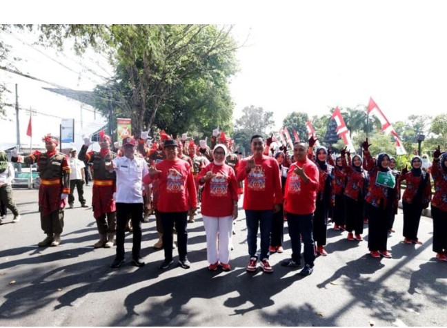 Bupati dan Wakil Bupati Lumajang Lepas Baris Berbaris untuk Peringati HUT RI ke 80